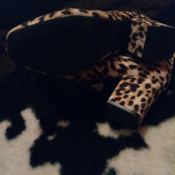 Boots size 8 women - Picture 2 of 5